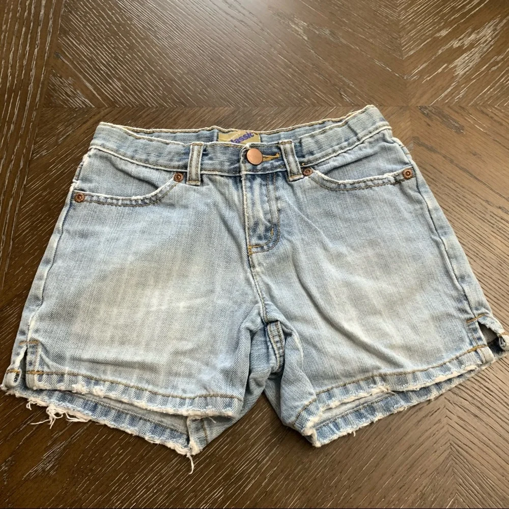 Old Navy light blue distressed denim shorts Size 7